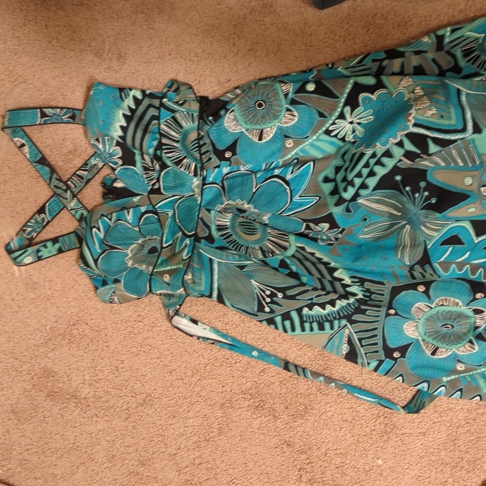 Sleeveless dress with tie and pockets! Size 12.